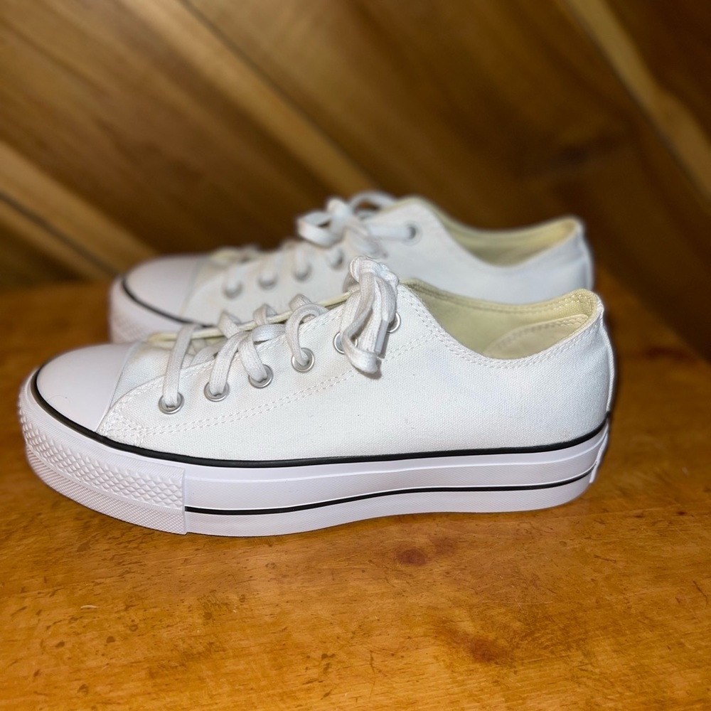 *NEW* Women's Chuck Taylor All Star Converse Sz 9